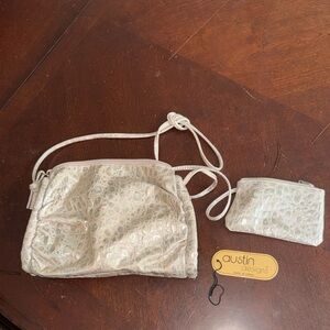 Vintage Austin designs  Silver Croc-Embossed Women's Bag w/attached coin purse.